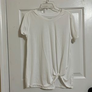 Old navy. Sz S. White ss T-shirt with knot at hem.